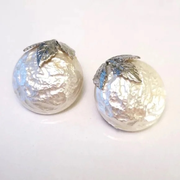 Vintage Pearlized Earrings with layered leaf design - Picture 9 of 10